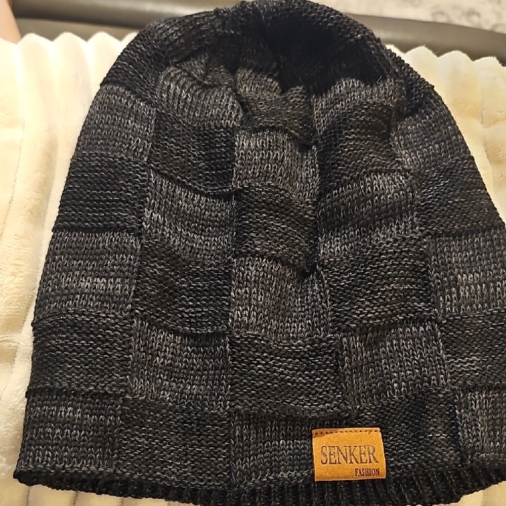 Men's Dark Gray‎ Knit Beanie Spouchie Hat. NWOT